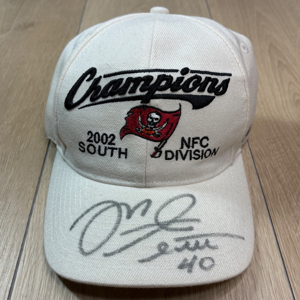 Reebok Tampa Bay Buccaneers 2002 NFC Champions Signed Hat Mike Alstott Autograph